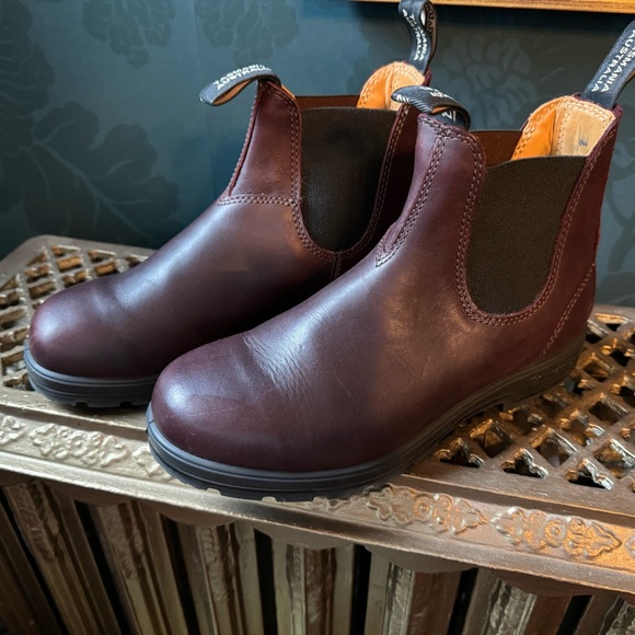 Women’s 6 1/2 UK = 9 1/2 US Blundstone Chelsea Boot - Stout Brown - Picture 1 of 6